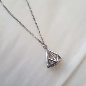 Diamond shaped pendant necklace